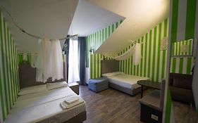 Amazing Attic Max 10 People With Parking & Wifi, Near To 3 Tram Lines And To The Metro - Well Connected To Airports And To The Train Station